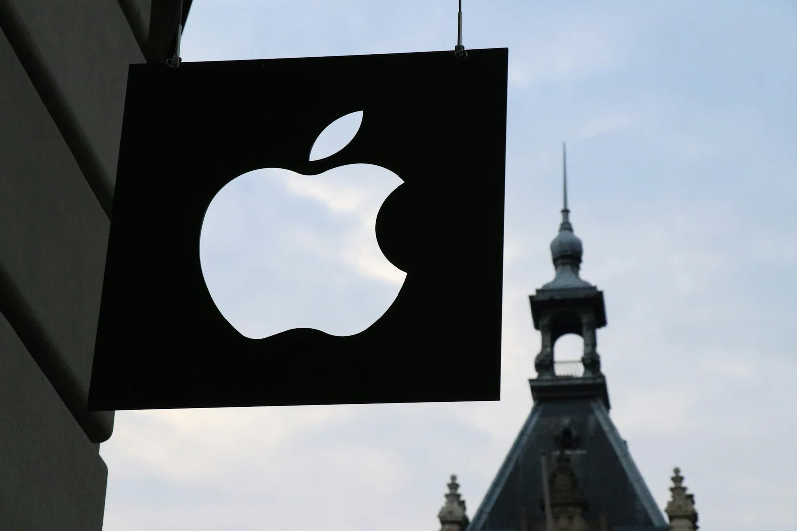 Apple Earnings Decoded: What AAPL Tells Us About Tech Investment